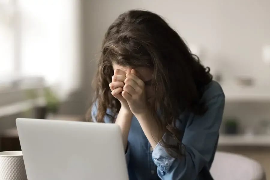 A woman who can’t focus on her work